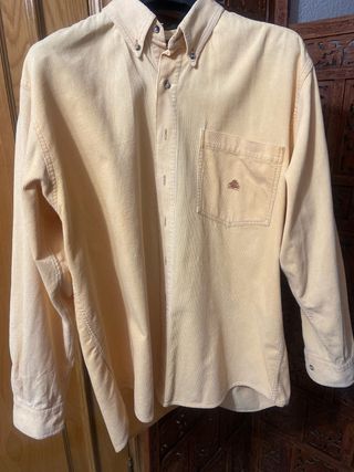 Camisa de pana amarilla