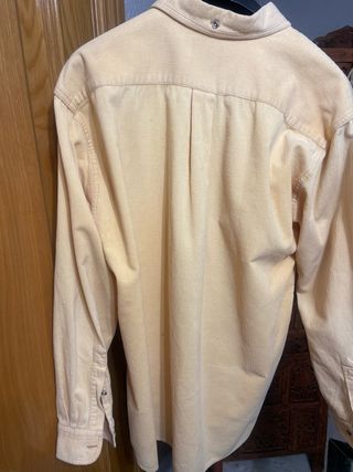Camisa de pana amarilla