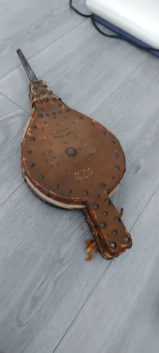 Soffietto per barbecue in pelle e metallo