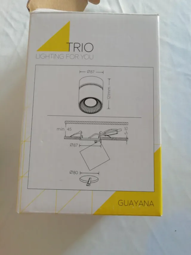 Foco de techo plateado y blanco