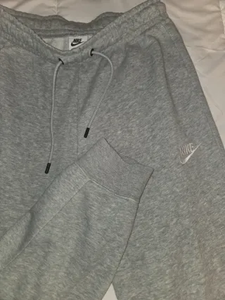 Pantalón Nike Gris