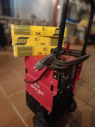 Grupo de soldar eléctrico.