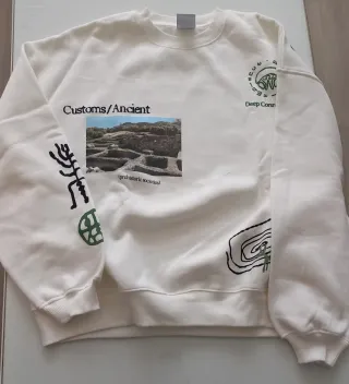 Sudadera blanca con estampado. Chico.