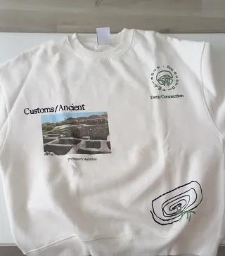 Sudadera blanca con estampado. Chico.