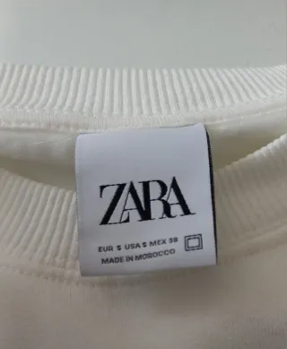 Sudadera blanca con estampado. Chico.