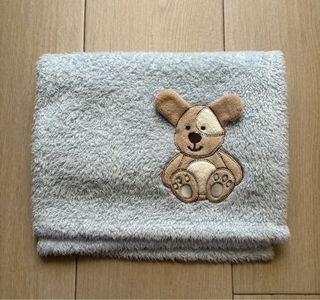 Manta de bebé azul con oso