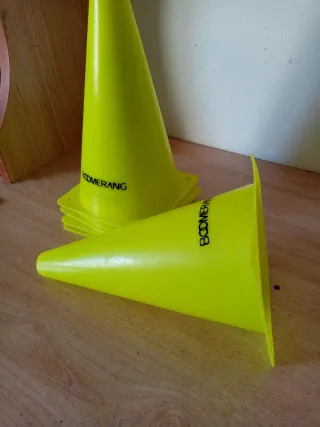 Conos entrenamiento deportivo Boomerang (Pack 6)