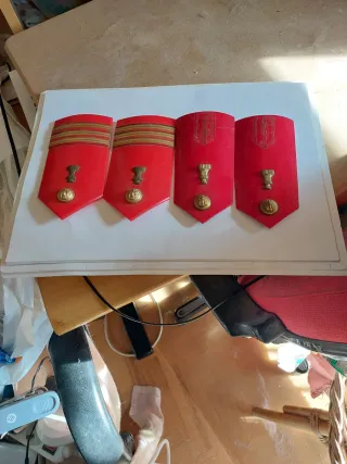 Galones Militares Rojos y Dorados