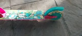 Patinete infantil en buen estado.