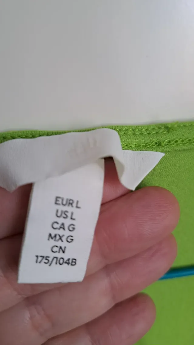 Top H&M verde escote cuadrado talla L