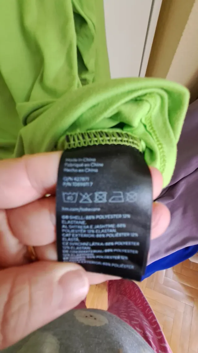 Top H&M verde escote cuadrado talla L