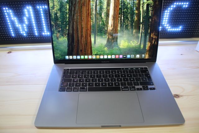 MacBook Pro 16 TouchBar y Touch ID