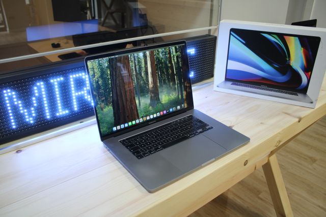 MacBook Pro 16 TouchBar y Touch ID