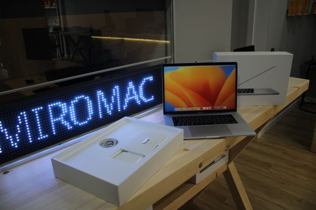 MacBook Pro 15 TouchBar/Touch ID Plata