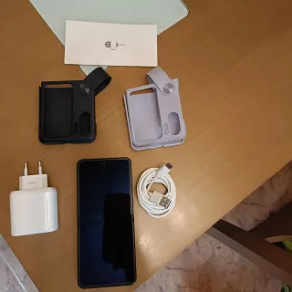 OPPO Find N2 Flip + Custodie Nere e Viola