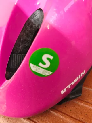 Casco rosa infantil para bicicleta