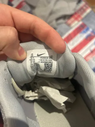 Nike Vomero 5 Gris y Blanco