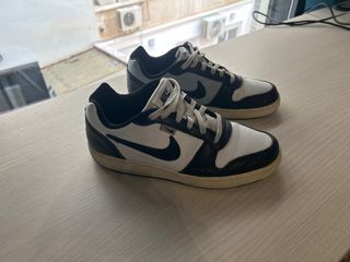 Zapatillas Nike Blancas y Negras