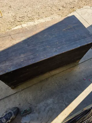 Baúl de madera muy antiguo