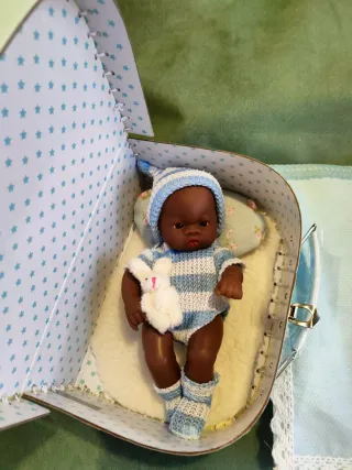 Muñeca reborn 20 cm con accesorios