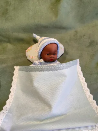 Muñeca reborn 20 cm con accesorios