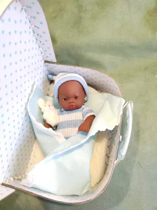 Muñeca reborn 20 cm con accesorios