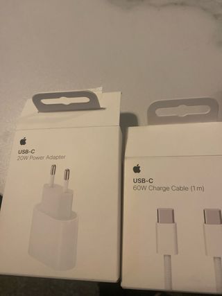 Cargador y Cable USB-C Apple 20W + 60W