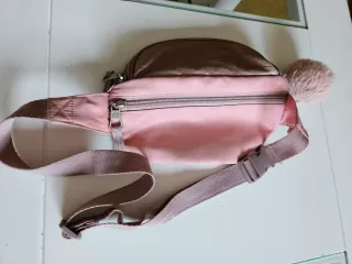 Riñonera Pepe Jeans rosa con pompón