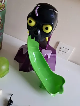 Juego Fábrica Zombie Ball Bizak