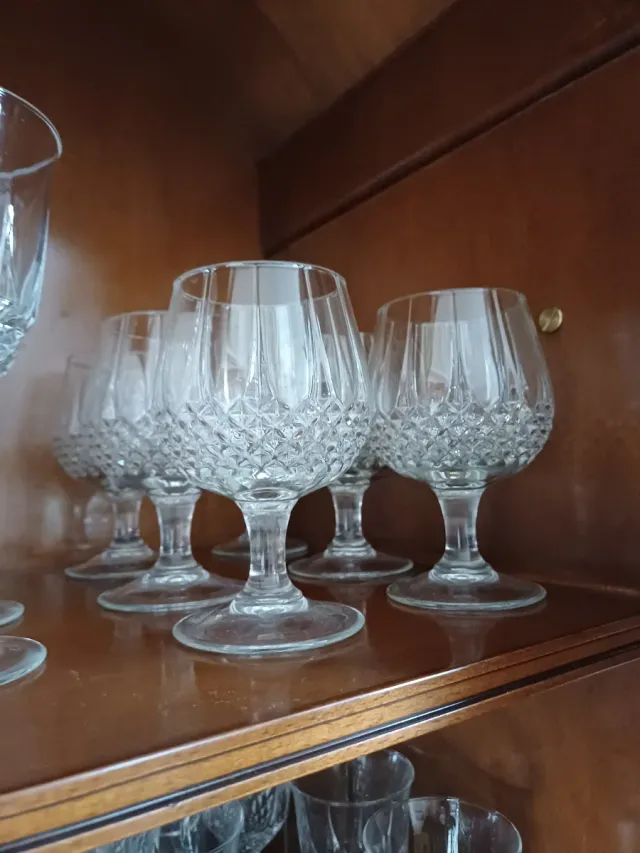 Juego de copas de cristal tallado