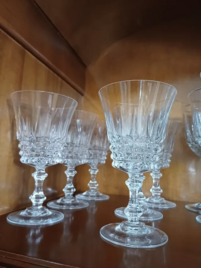 Juego de copas de cristal tallado