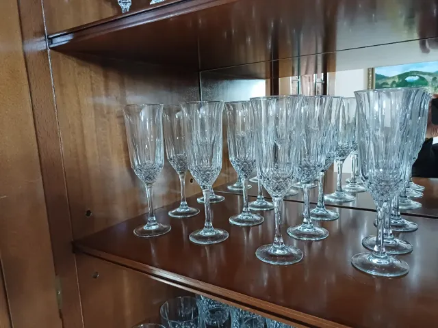 Juego de copas de cristal tallado