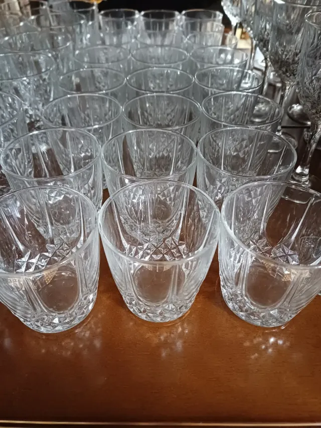 Juego de copas de cristal tallado