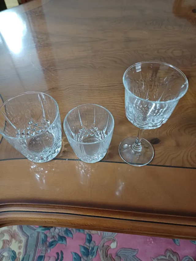 Juego de copas de cristal tallado