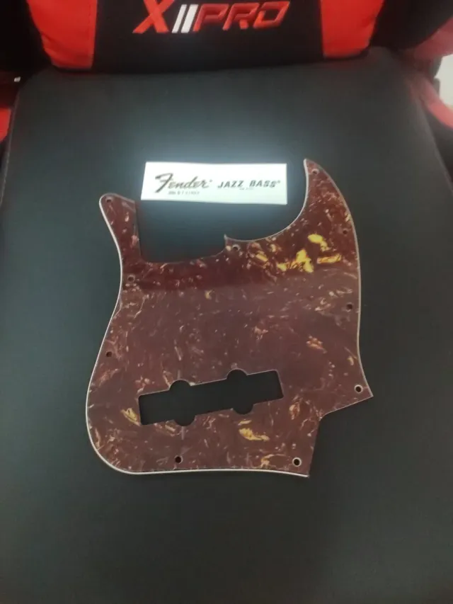 Golpeador y decal Fender Jazz Bass