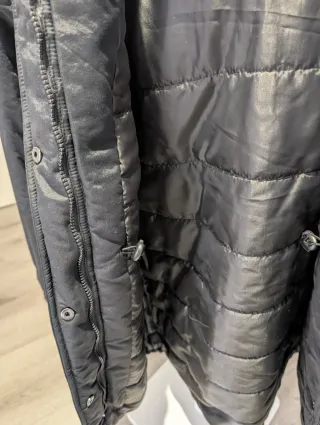 Parka larga negra capucha