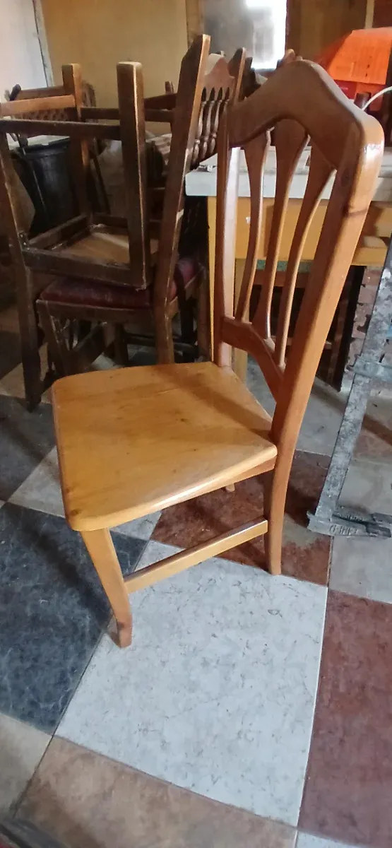 Sillas de madera color café