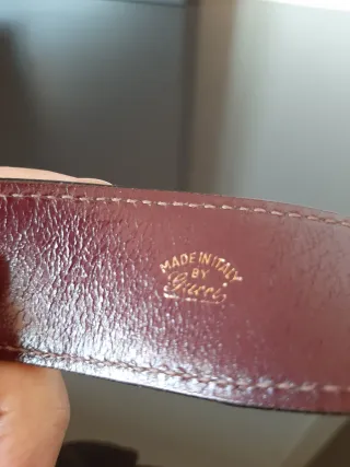 Cintura Gucci bordeaux con fibbia logo