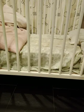 Cuna blanca con colchón