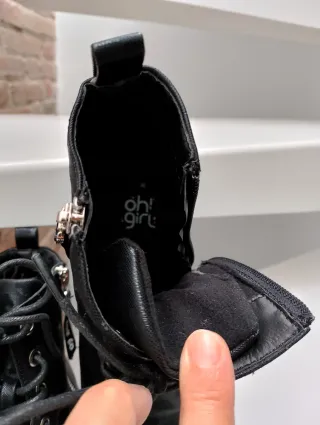 Botín negro con dibujo