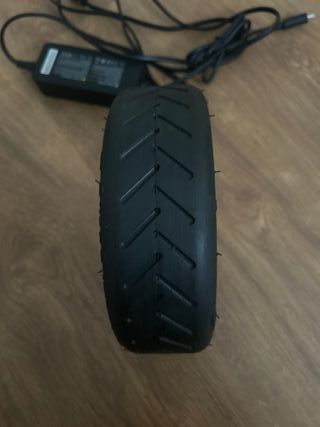 Cargador y Rueda Patinete Eléctrico Xiaomi