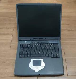 Portátil Retro Acer Aspire 1600 Pentium 4