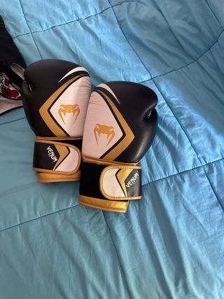 Equipo Muay Thai Venum (Guantes, espinilleras, sho