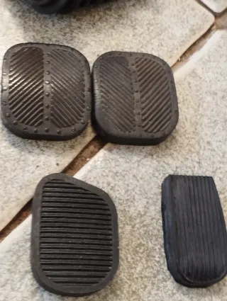 Fundas y pedales goma coche
