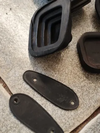 Fundas y pedales goma coche