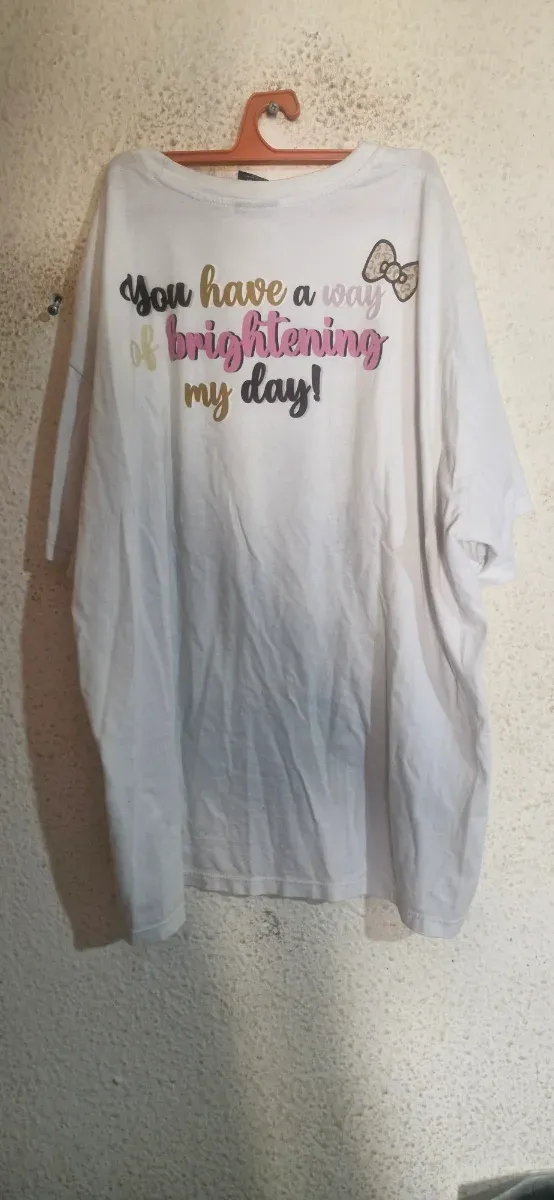 Camiseta Hello Kitty y Amigos talla M.