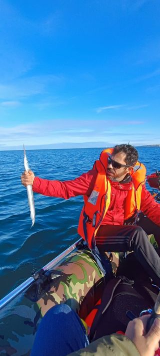 Barca hinchable camuflaje con motor y chalecos