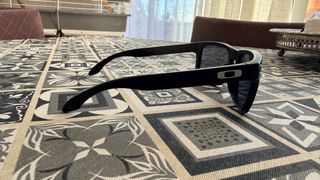 Gafas de sol negras y grises