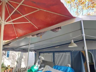 Sombrilla de bar y toldo