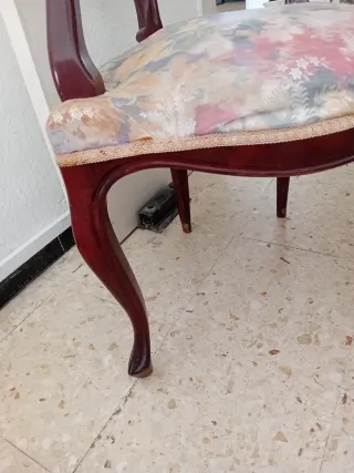 Bonita silla clásica con reposabrazos